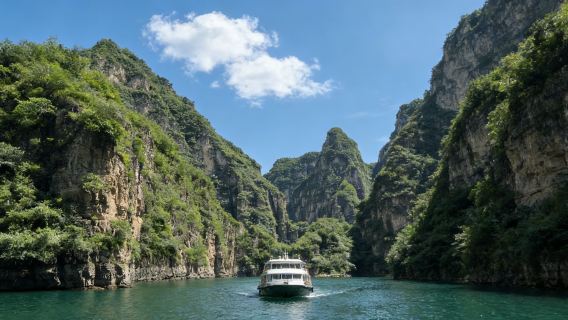 Summer Escape: Private Day Tour to the Ming Tombs and Longqing Gorge with Boat Ride 
