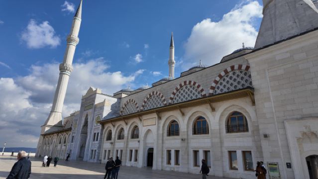 สำรวจอิสตันบูล: 2 ทวีปแห่งช่องแคบบอสพอรัสในหนึ่งวัน พร้อมอาหารกลางวันและไกด์ (เรือและรถบัส)