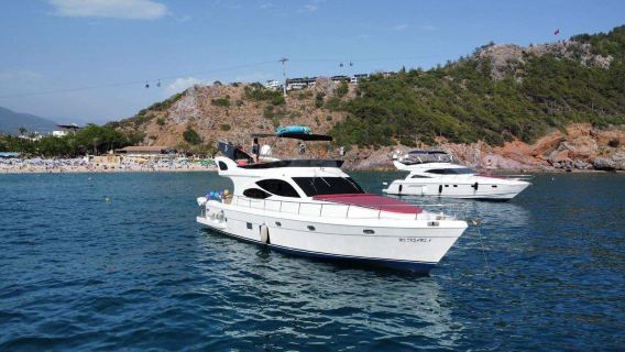 Tour privato in yacht My Dream di 4 ore nel distretto di Alanya con opzione di trasferimento