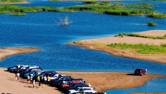 Half-day tour to Kubuqi desert and Qiandao lake from Bayannur with off-road adventure