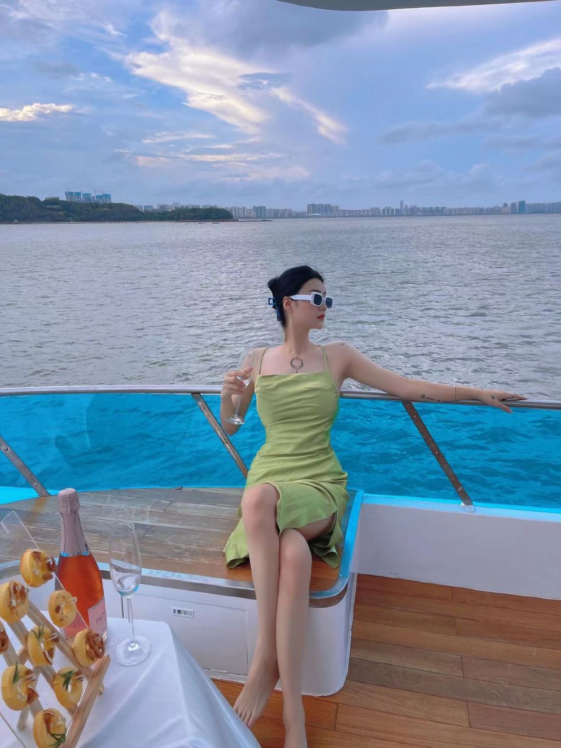 廣東汕尾84尺豪華遊艇包船~可去龜齡島/神秘島【更有江牡島快艇出海觀光/出海拖魚（漁獲可帶走）】