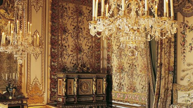 Palace of Versailles & Gardens: Guided Tour + Transport