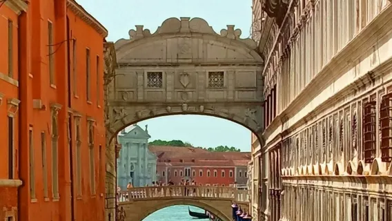 Venecia: Paseo en góndola por el Puente de los Suspiros y la Cuenca de San Marcos