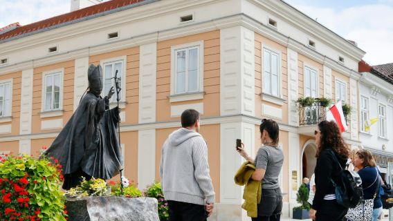 Wadowice y Czestochowa: excursión de un día desde Cracovia con visita al Museo Juan Pablo II