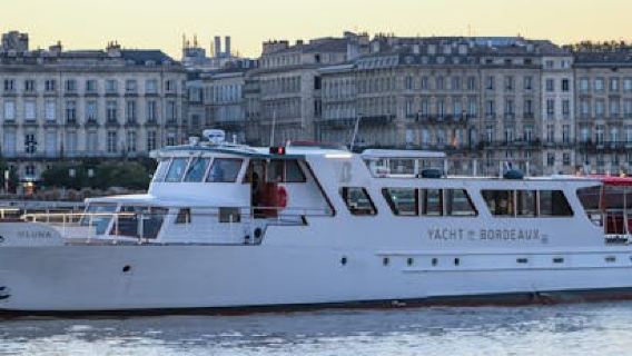 Brunch à bord du yacht "Le Luna"