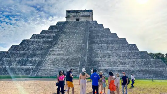 Chichén Itzá: Early Access + Guided Tour + Transfer from Cancún or Riviera Maya