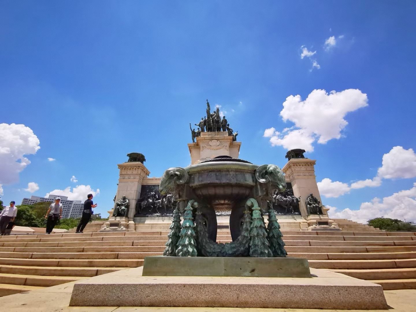 グラフィティ・信仰・緑の楽園・開拓者 —ブラジル・サンパウロ都市巡礼ワンデーツアー(行程調整可能)