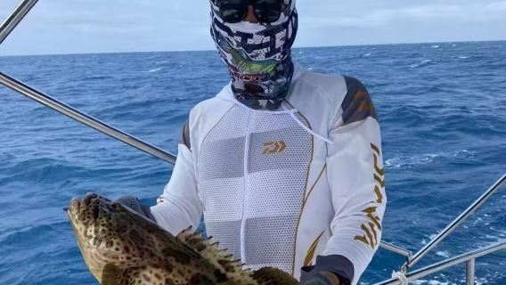 Рыбалка + дополнительная рыбалка на тунца/сиша + эхолот + профессиональные рыболовные снасти + инструктаж с тренером