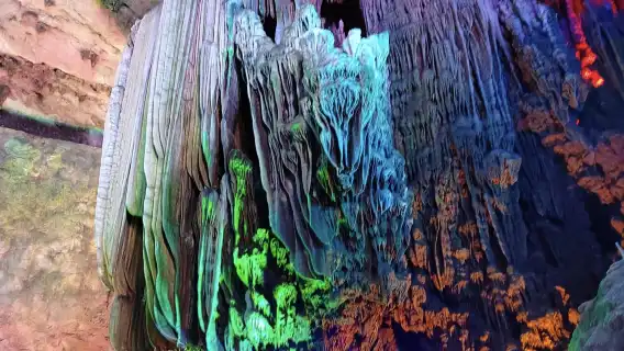 陽朔私人日遊|遇龍河竹筏漂流、銀子岩與如意峰