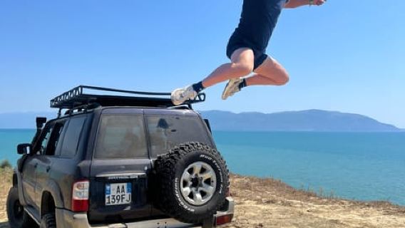 Explora el lado salvaje de Vlorë en un recorrido por su naturaleza más auténtica e inaccesible.