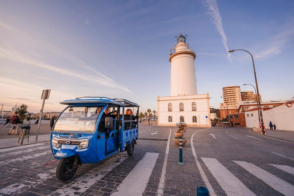 Express Tuk-Tuk Tour in Malaga: Gibralfaro Viewpoint and Photography