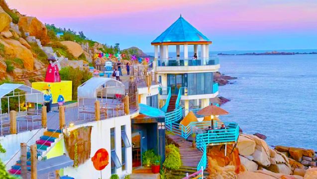 Lawatan sehari ke Kota Purba Chongwu + Taman Budaya Wanita Hui + Pulau Kincir Angin + Pantai Xisha + Kuil Nan Shaolin dengan pilihan sewaan peribadi