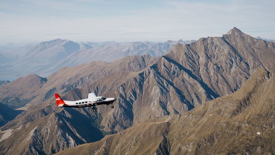 Isola del Sud della Nuova Zelanda Partenza da Quilpie Volo panoramico sui fiordi di Milford + crociera