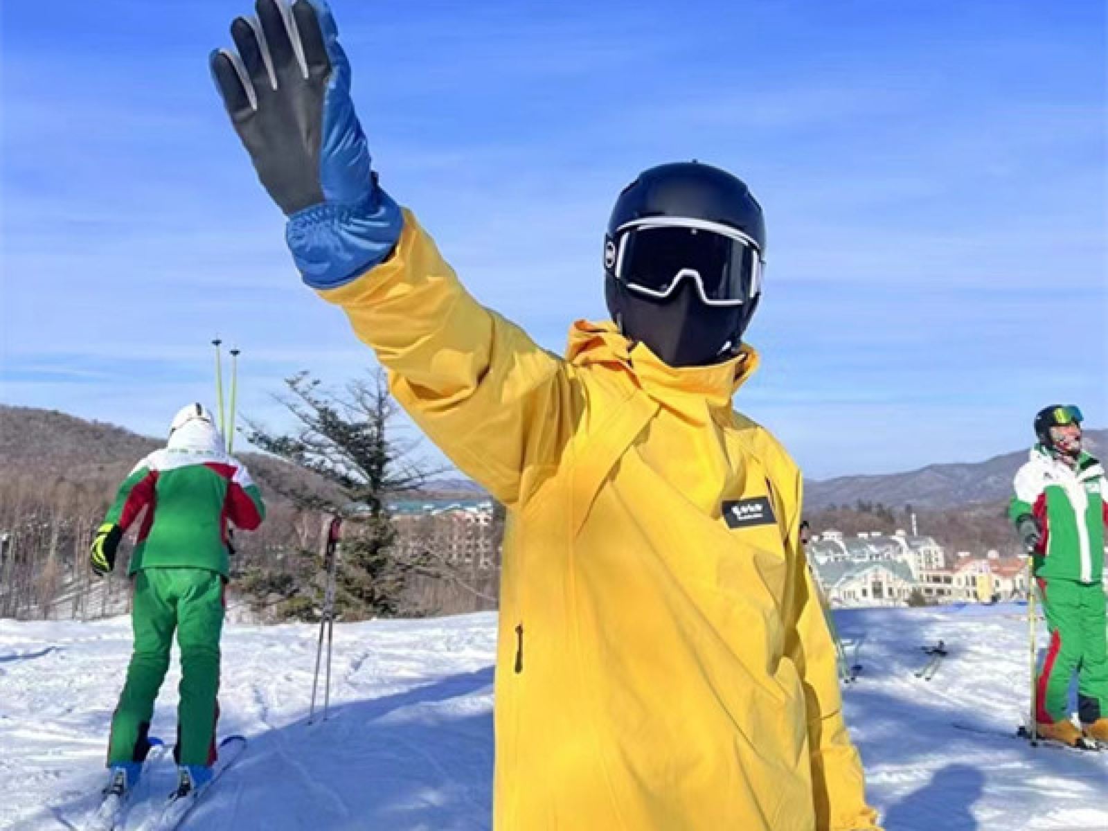 Dari Yabuli: Perjalanan Satu Hari ke Desa Salju China + Ski Yabuli