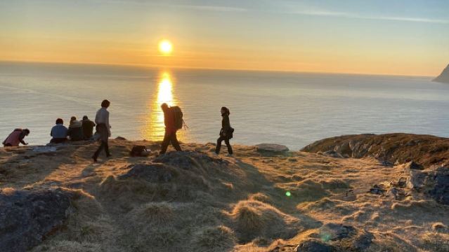 Tromsø: Excursión al Sol de Medianoche en el Mágico Sommarøy con Comida