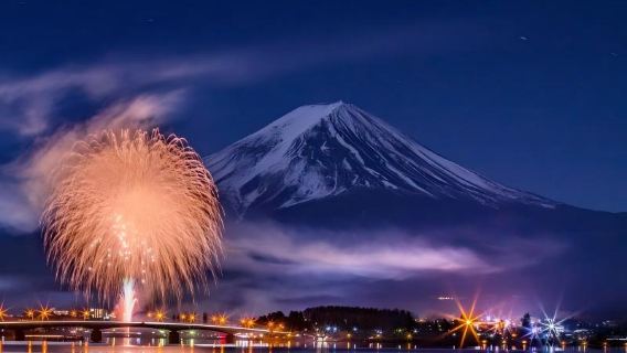 [Oferta romántica exclusiva] Excursión de un día con fuegos artificiales de invierno en el lago Kawaguchi + Monte Fuji, aldea de tejados de paja en el lago Sai o festival de hielo en los árboles del lago Sai