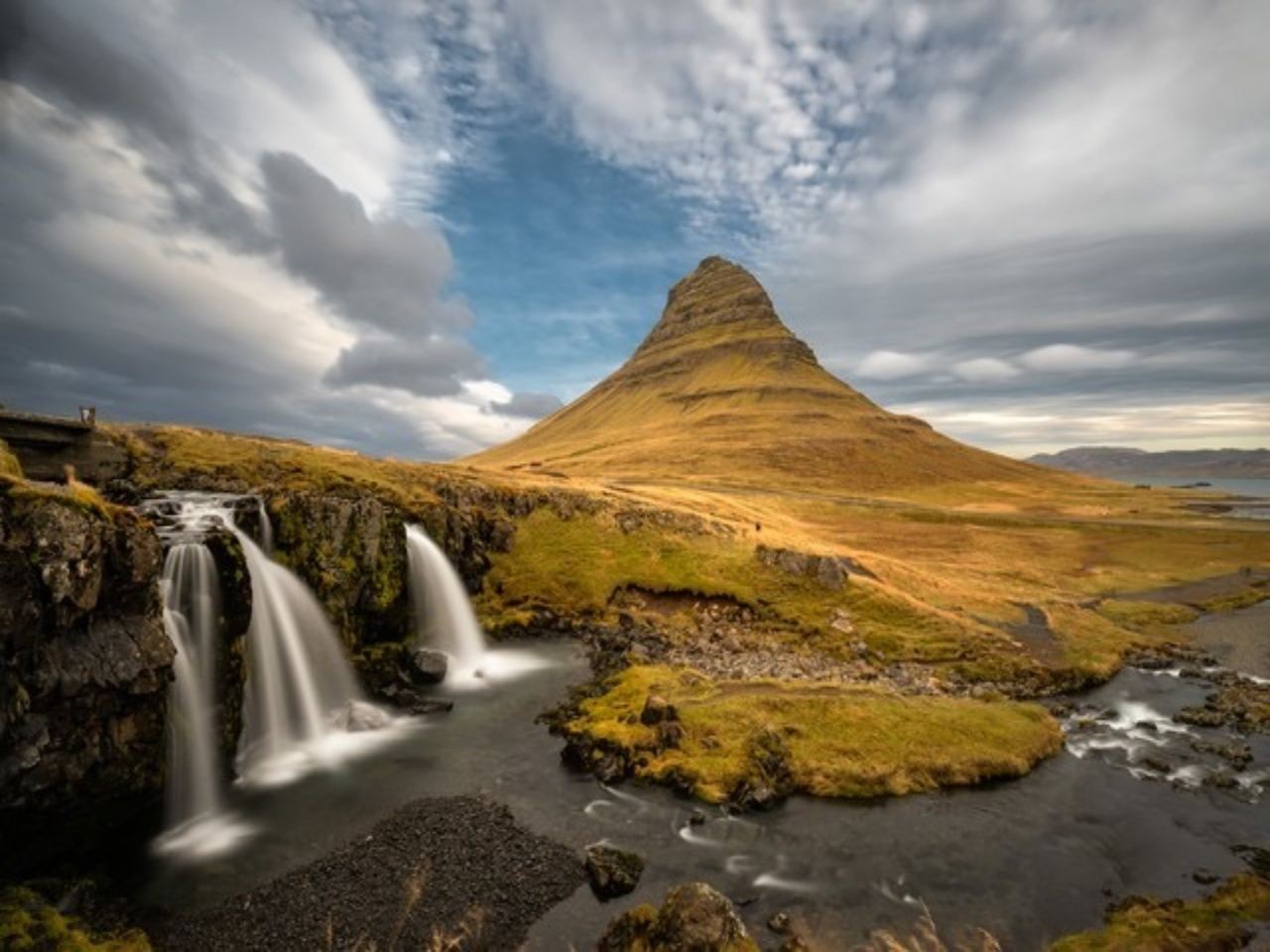 однодневный тур по полуострову Снайфедльснес с посещением Киркьюфетля, пляжа тюленей и Блёндюоусской церкви (доступен вариант комфортного мини-группового тура)