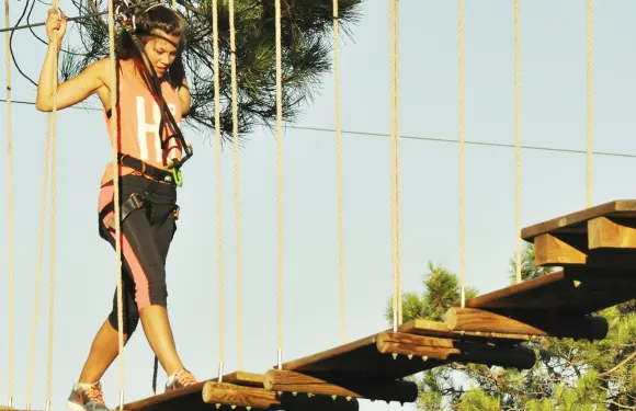 Tirolinas Go Mallorca：冒險樂園成人