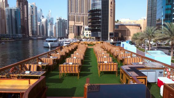 Dubai Marina: crociera di Capodanno sull'Ocean Empress + cena a buffet