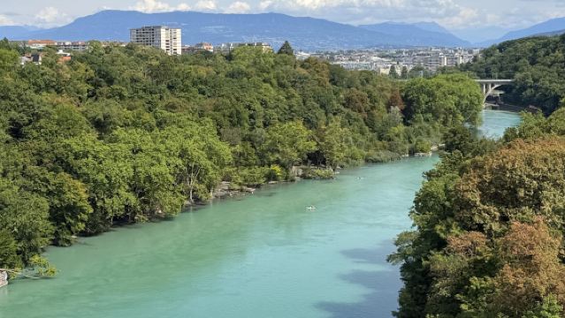 Perkhidmatan ambil di lapangan terbang/hantar ke lapangan terbang Geneva - Pilihan kereta 5/7 tempat - Kenderaan berbahasa Cina - Penghantaran ke lokasi anda