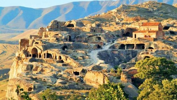 スヴェティツホヴェリ大聖堂+ジョージアのクロニクル+ウプリスツィヘ洞窟住居跡貸切チャーター