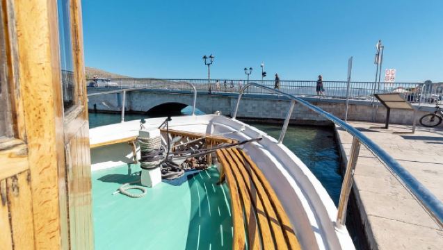 Trogir: Group Blue Lagoon & Secret Bay Tour with Meal