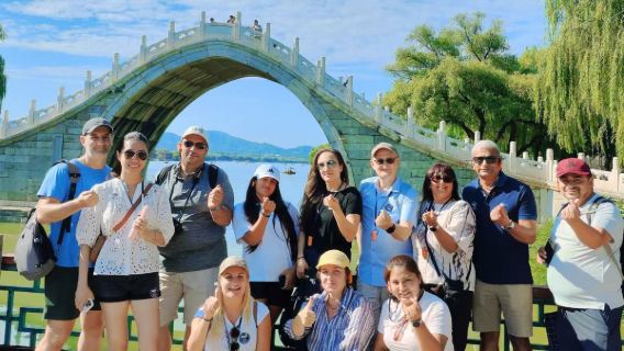 Beijing: Mutianyu Great Wall and Summer Palace One Day Bus Tour with Options