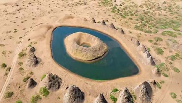 騰格里沙漠六湖穿越·五湖穿越烏蘭湖地球之心+騰格裏沙漠龍眼翡翠湖一日遊