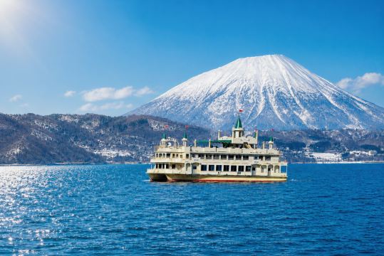 Hokkaido winter night view 1-day tour: Lake Shikotsu, Lake Tōya