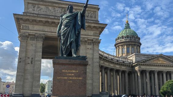 Russia St. Petersburg - Istana Musim Sejuk - Katedral Kazan - Sewaan Peribadi Sehari (Tidak Termasuk Tiket) - Ikut Hati
