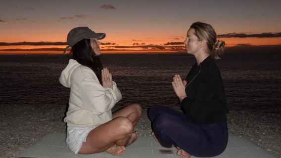 Tenerife: Yoga ao Pôr do Sol à Beira-Mar (Exclusivo para Mulheres)