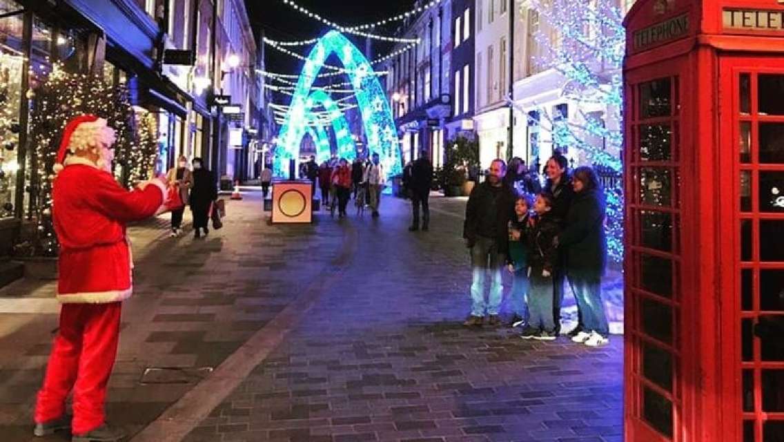 Private Christmas Lights Taxi Tour with Pick Up