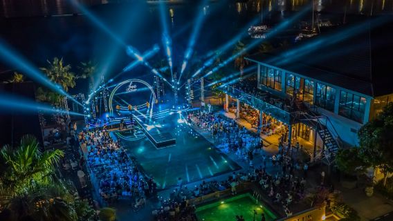 Profitez d'un buffet de fruits de mer et d'un spectacle musical à l'Ambassador Club Ana Marina Nha Trang