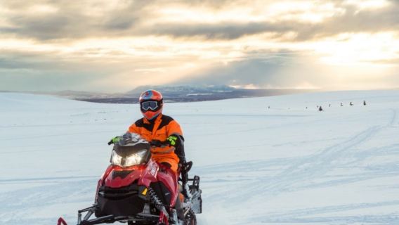 Тур на снегоходах по леднику Лаунгйёкюдль в Исландии (с инструктором, снаряжением по желанию и трансфером в Рейкьявик)