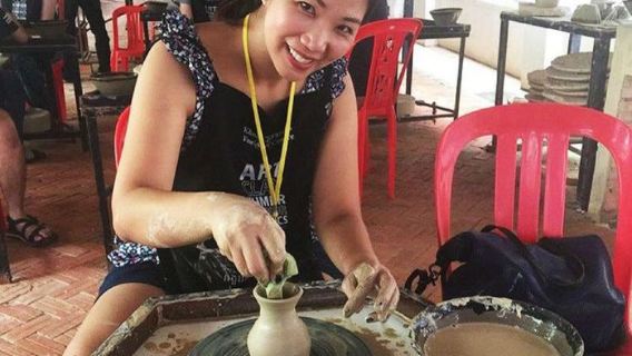 Cambodian Pottery Class