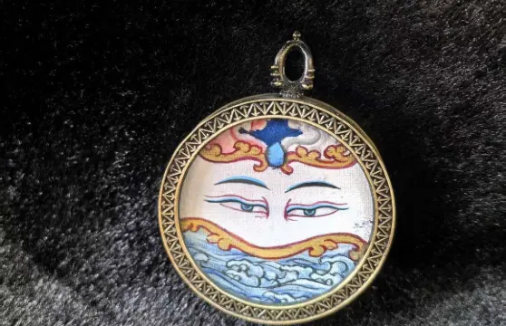 西藏拉薩唐卡非遺文創體驗館【唐卡小掛件/藏紙繪畫體驗/藏香製作體驗/藏文書法體驗/六字真言石頭】