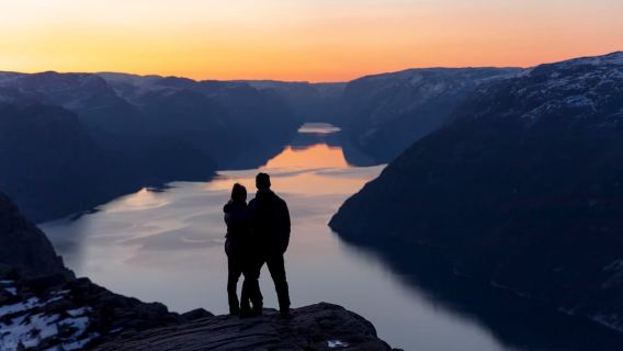 Stavanger: Kembara Matahari Terbit Preikestolen + Bufet Sarapan Pagi