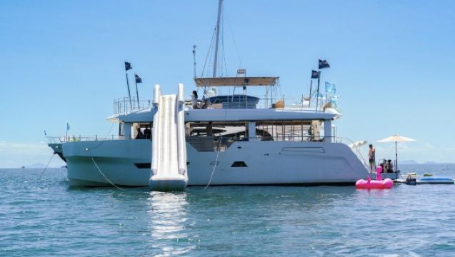 【香港遊艇包船】香港70呎Party boat高端遊艇包船夜遊維港欣賞維港夜景/包船出海海釣商務接待朋友聚會