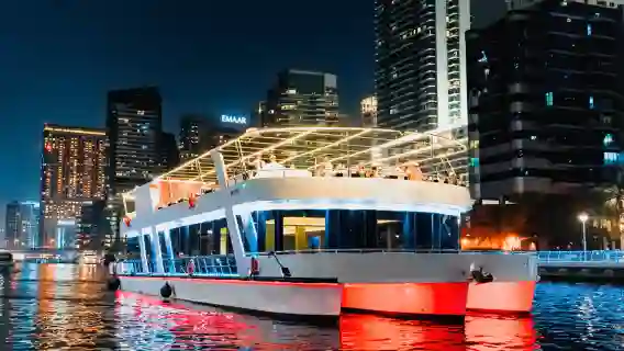 【杜拜遊艇港 夜海遊船】Marina夜海遊船 含自助晚餐 阿拉伯特色表演 親子首選