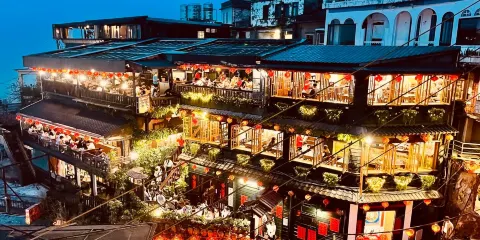 夜遊九份+黃金瀑布+黃金博物館+報時山陰陽海(從台北出發)