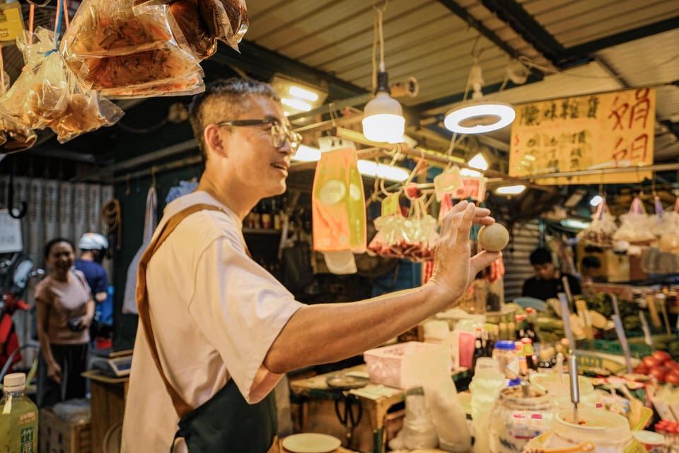 Hong Kong: Kowloon Local Markets & Food Culture Walking Tour