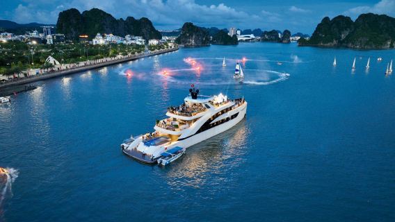 Saquila Yacht Day Experience: Halong Bay, Surprise Cave, Titop Island