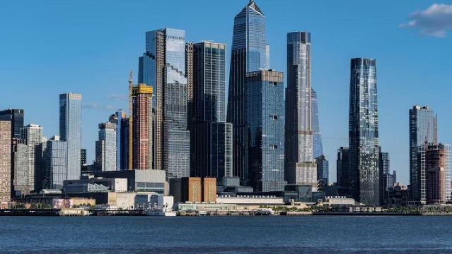 Brooklyn Bridge + The Rink at Rockefeller Center + Intrepid Sea, Air & Space Museum + Broadway lawatan sehari