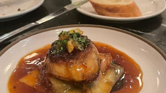 Servicio de reservas en el restaurante de moda Montréal Plaza en Montreal, Canadá