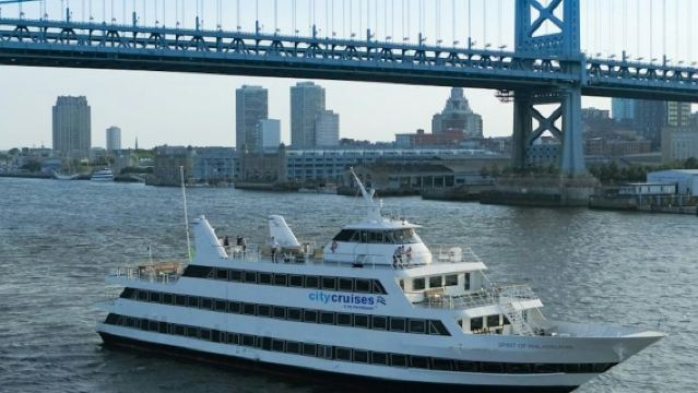 フィラデルフィア：ビュッフェランチクルーズ