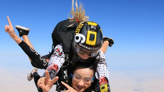 Dubaï : Saut en parachute au-dessus du désert de Dubaï + Photos et vidéo