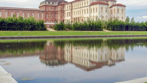 Turin: Royal Palace of Venaria Reale: Skip the Line + Hop-on Hop-off Bus Tour
