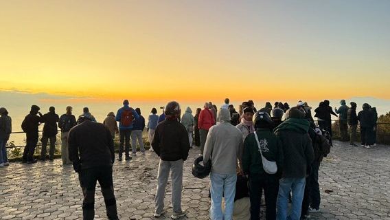 วิวพระอาทิตย์ขึ้นที่นาการ์โกตและการเดินป่าแบบไปเช้าเย็นกลับจากกาฐมาณฑุ