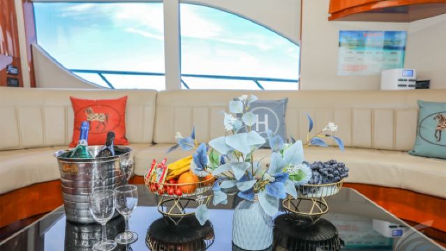 【三亞遊艇出海】三亞鴻洲碼頭三層飛橋豪華遊艇3小時出海～支援包船或拼船