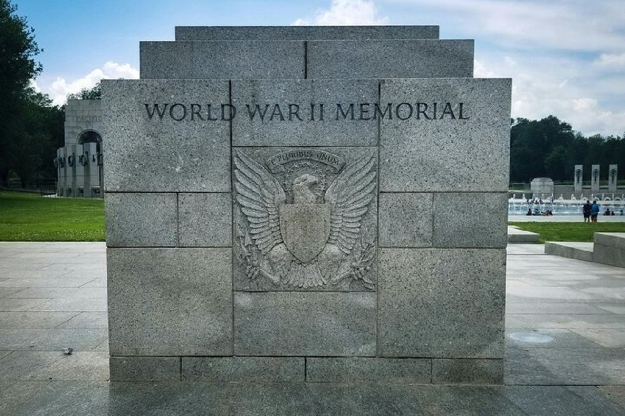 Small Group Max 12: Washington DC Day to Night Tour with Mount Vernon Excursion